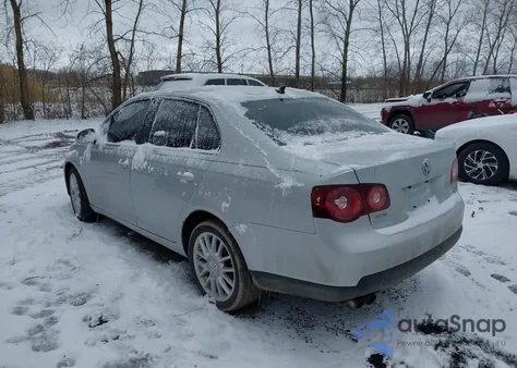 2008 Volkswagen Jetta Wolfsburg Edition z USA, uszkodzony, nr VIN 3VWRJ71K78M185070